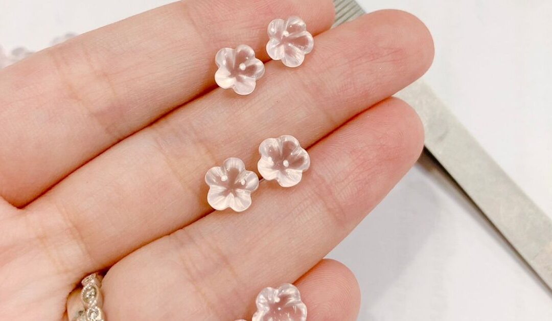 Flower of Rose Quartz Earrings ความมงคลในด้านความรัก